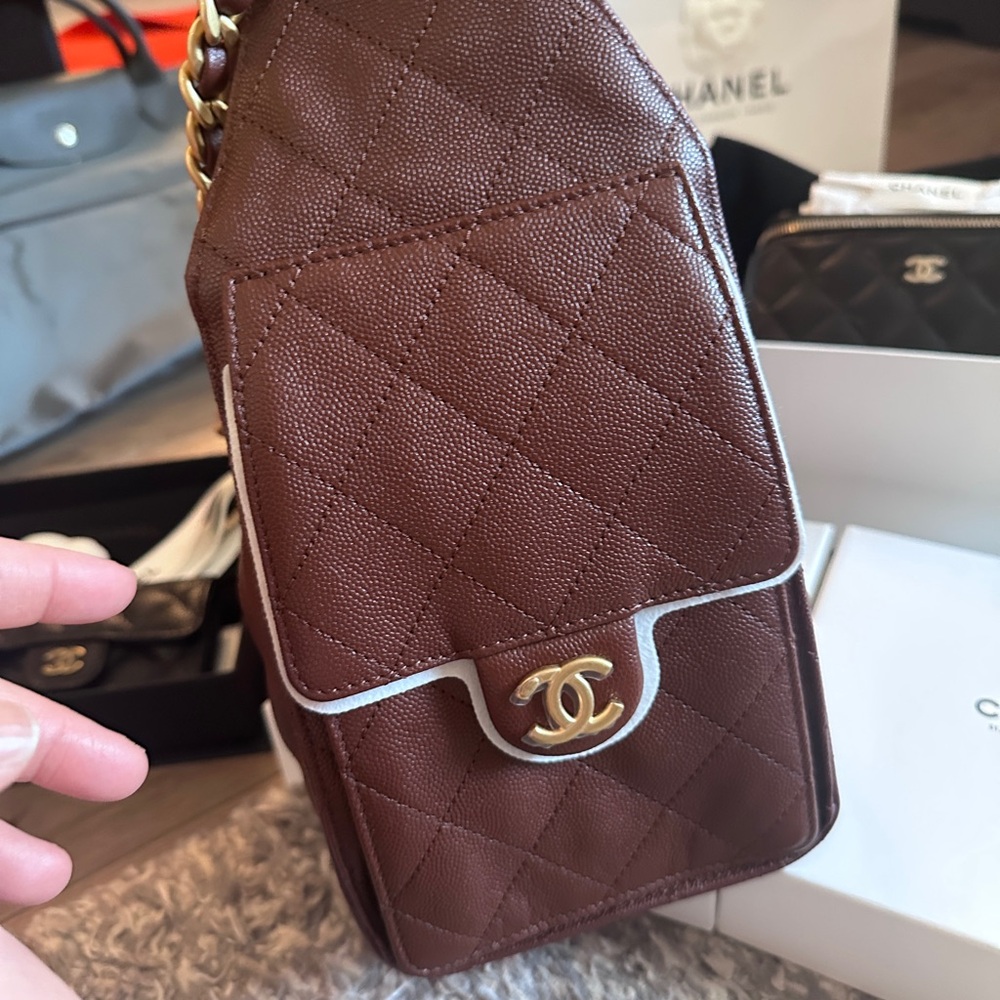 ❌SOLD❌Chanel 25 Small Handbag S25 Brown Grained Calfskin – Fresh from Boutique - Picture 5 of 16